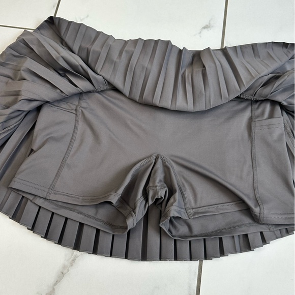 Gold Hinge | skirt with built in shorts and pockets | M | grey - Picture 2 of 5